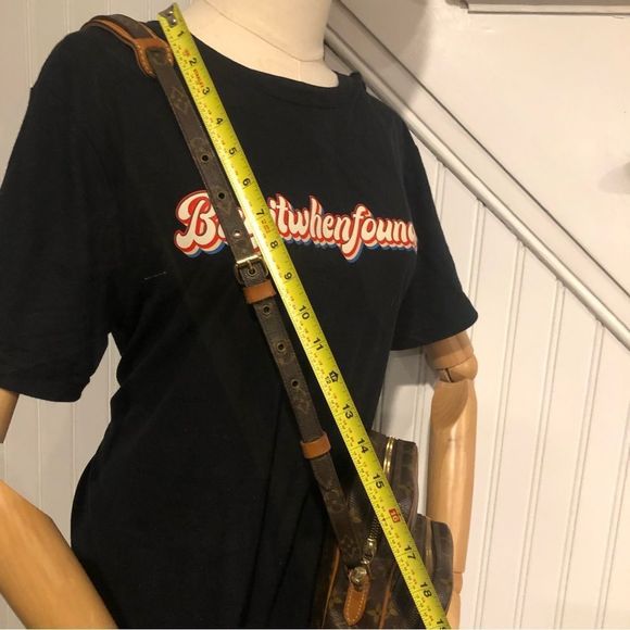 LOUIS VUITTON Amazon Monogram Messenger Crossbody Shoulder Bag Authentic TH0974 - Picture 10 of 17